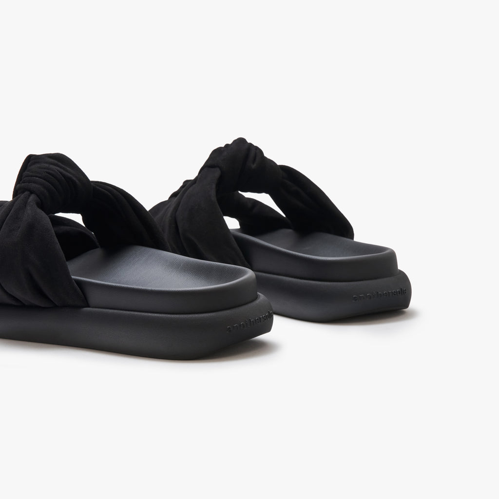 Knotty Marshmallow - Black