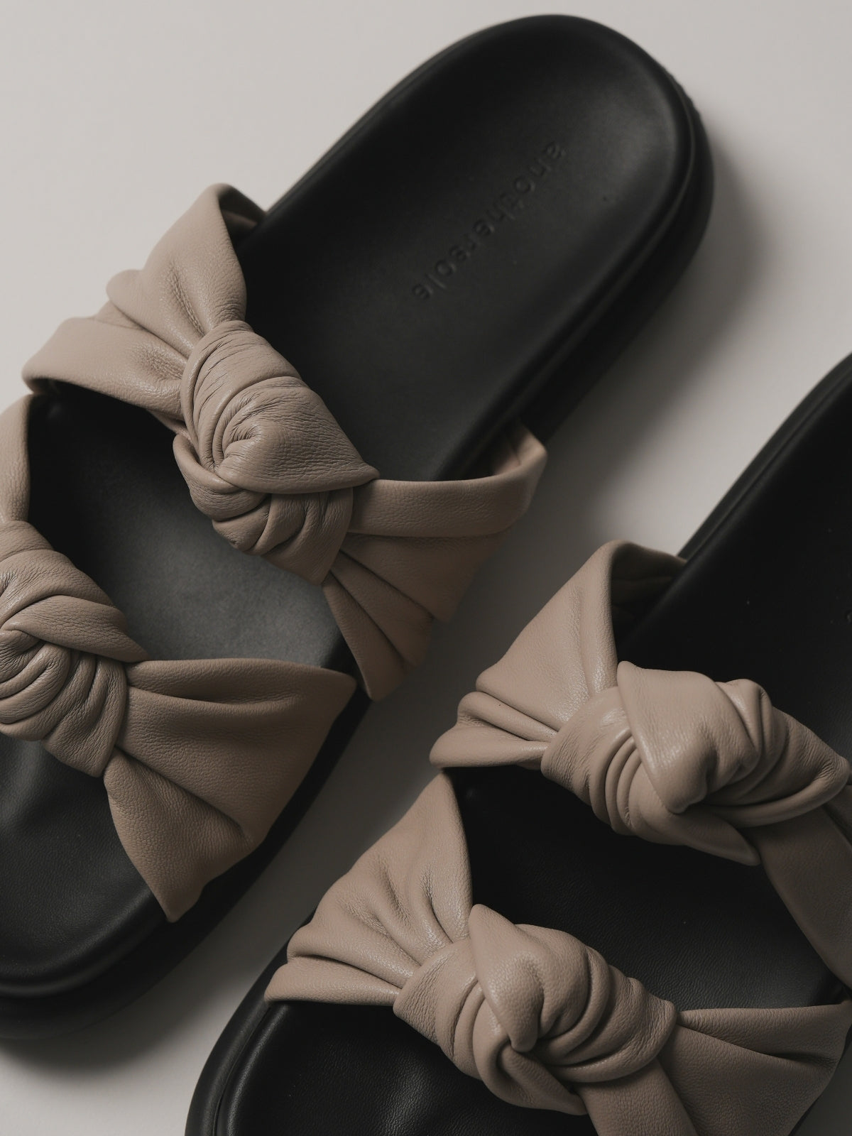 Knotty Marshmallow - Fog Leather
