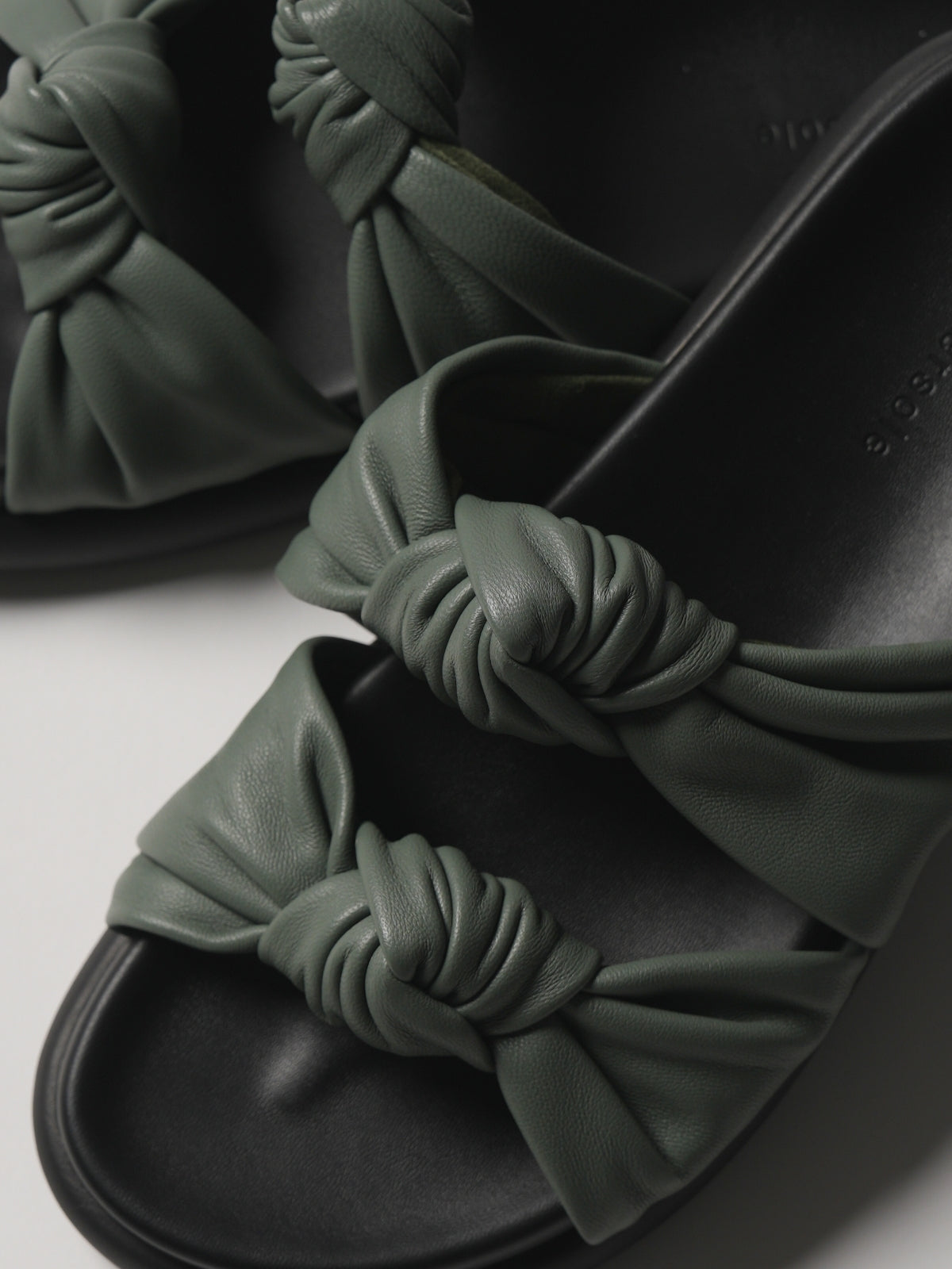 Knotty Marshmallow - Forest Leather
