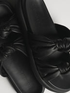 Knotty Marshmallow - Black Leather