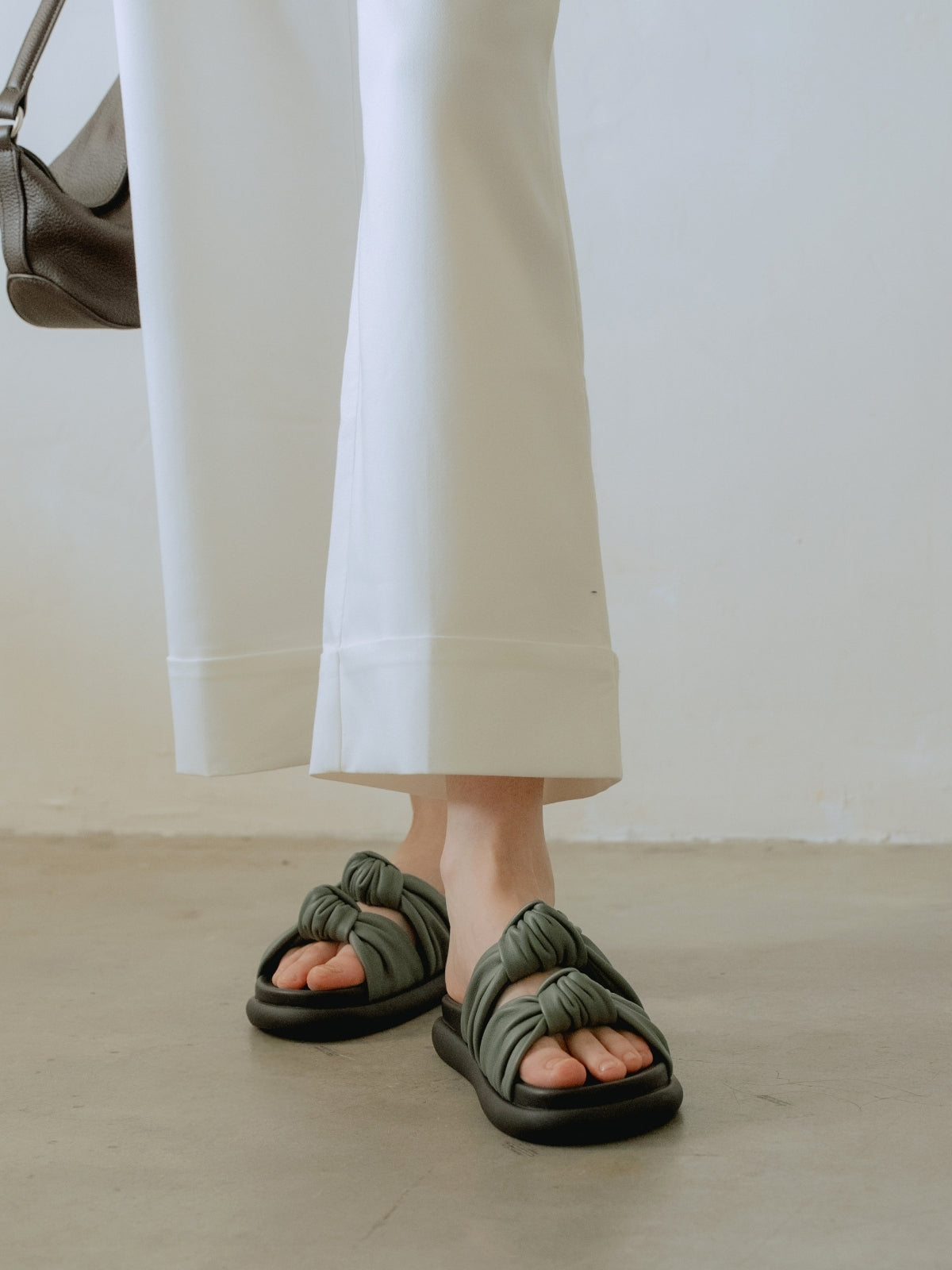 Knotty Marshmallow - Forest Leather