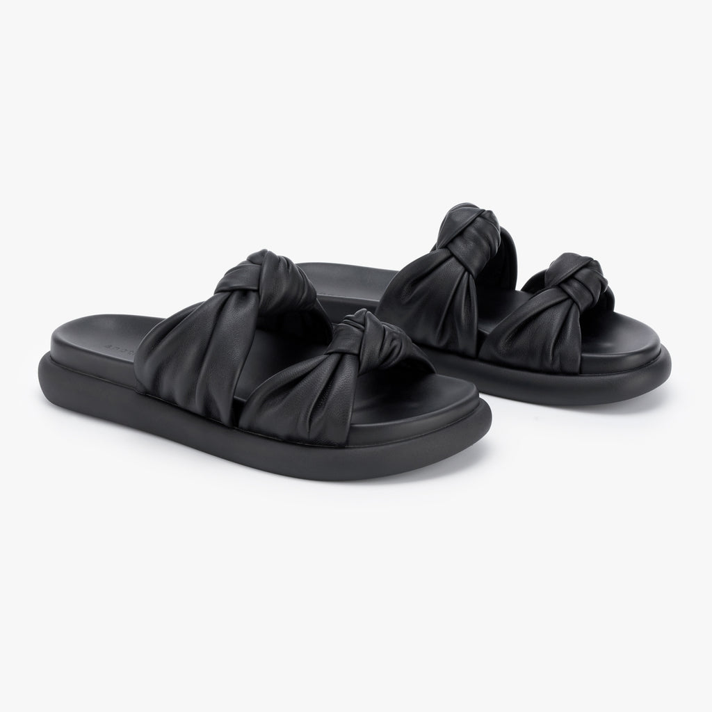 Knotty Marshmallow - Black Leather
