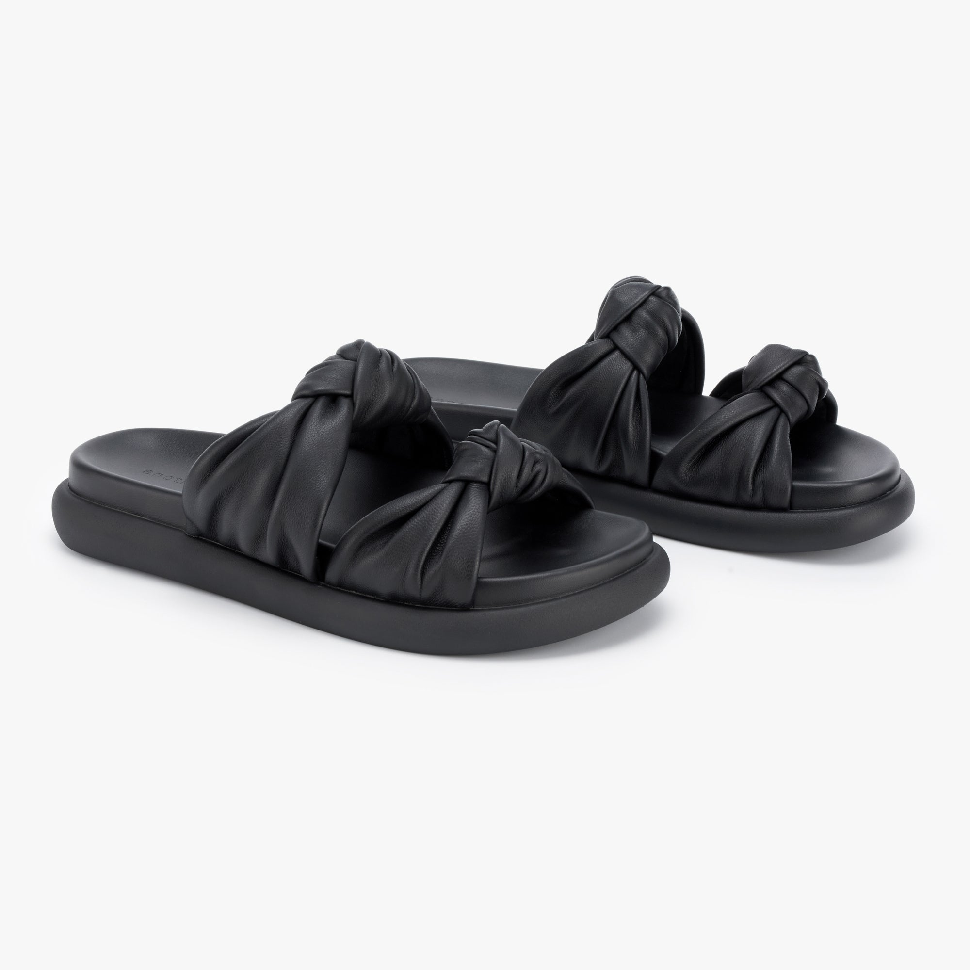 Knotty Marshmallow - Black Leather