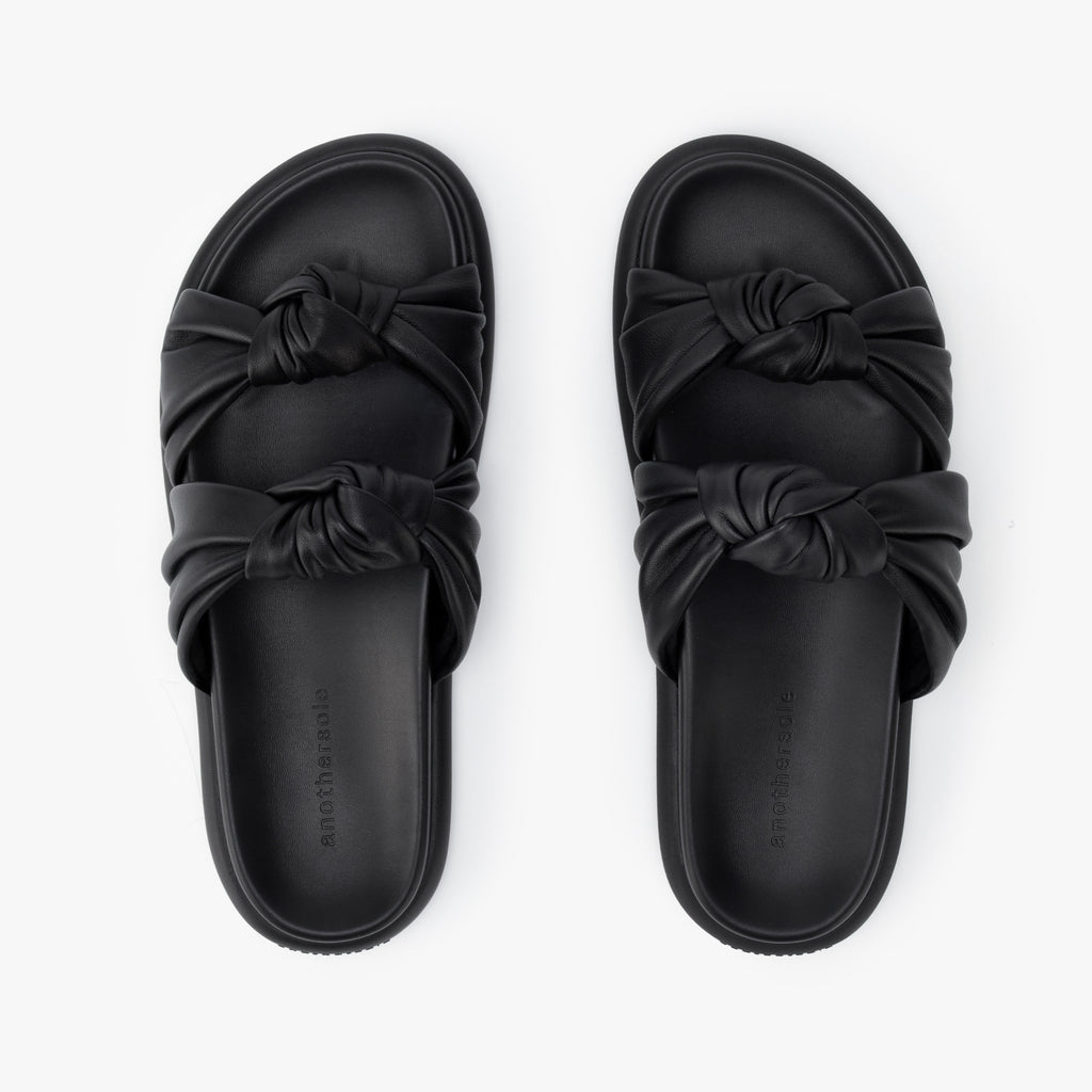 Knotty Marshmallow - Black Leather