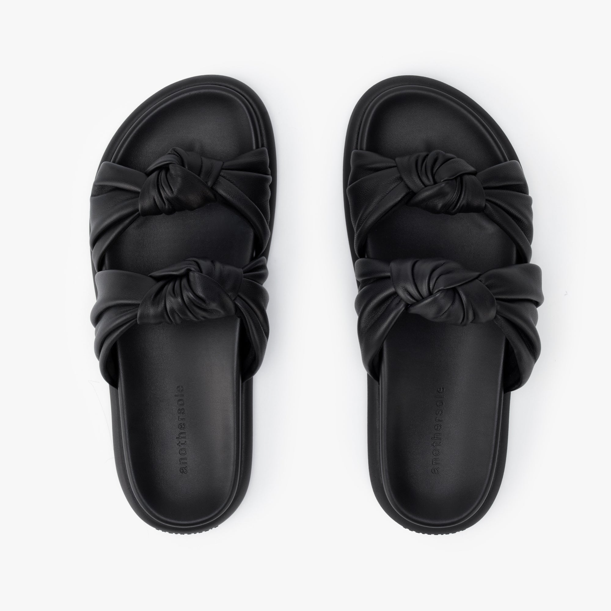Knotty Marshmallow - Black Leather