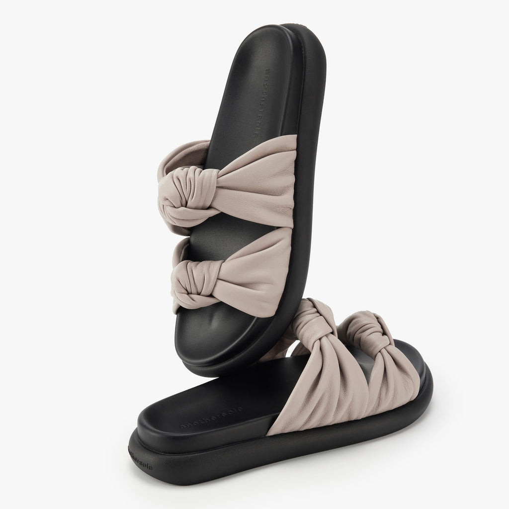 Knotty Marshmallow - Fog Leather